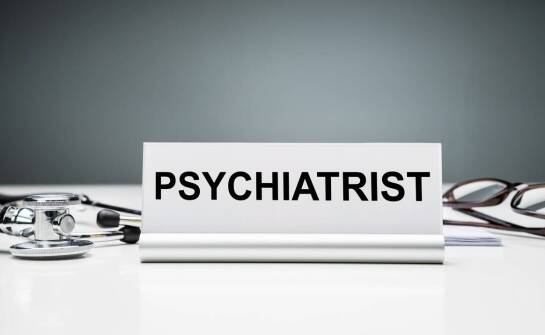 W jaki sposób prywatny psychiatra ocenia postępy w leczeniu pacjenta?