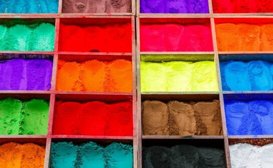 Jakie farby stosowane są w malarni proszkowej i jakie mają właściwości?