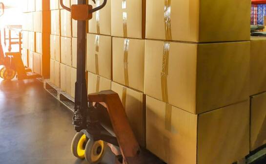 Zalety ręcznego wózka paletowego w codziennych operacjach warsztatowych