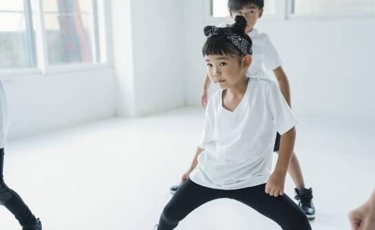 Jakie legginsy dziewczęce wybrać na letnie przygody?