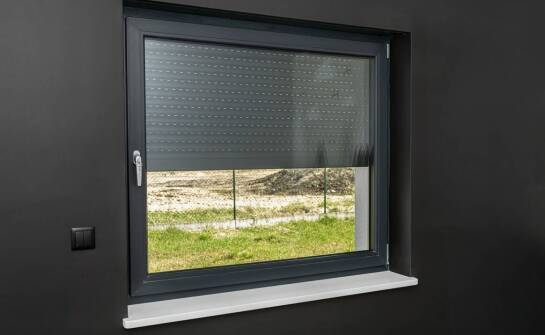 Warum lohnt es sich, integrierte Rollläden in polnische Fenster zu investieren?