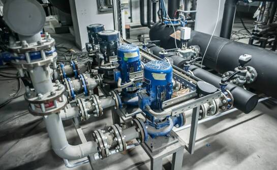 Hydraulika w służbie ochrony środowiska: jak zmniejszyć zużycie wody?