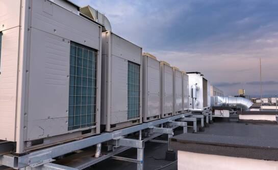 Zastosowanie chłodzenia adiabatycznego w biurach i przestrzeniach publicznych