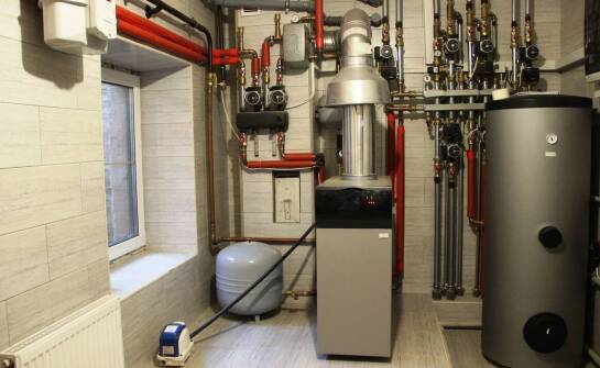 Jakie są kluczowe aspekty wyboru instalacji grzewczej do mieszkania?