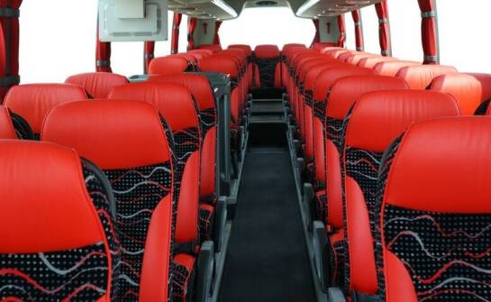 Wynajem autobusów na długie trasy - co zapewniamy naszym klientom?