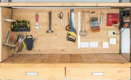 Jakie akcesoria warto mieć w zestawie serwisowym do naczep?