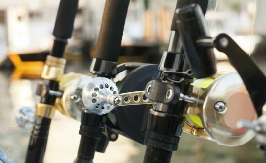 Jakie wiadra na zanętę są najbardziej praktyczne podczas wędkowania na rybaczówce łące?