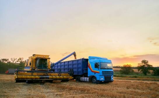 Przyczepa rolnicza a efektywność transportu – co warto wiedzieć?