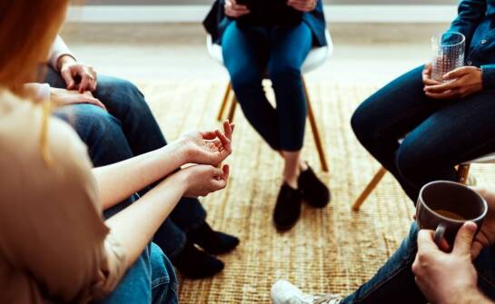 Psychoterapia w kontekście podwójnej diagnozy – jak pomaga osobom złożonym przypadkom?