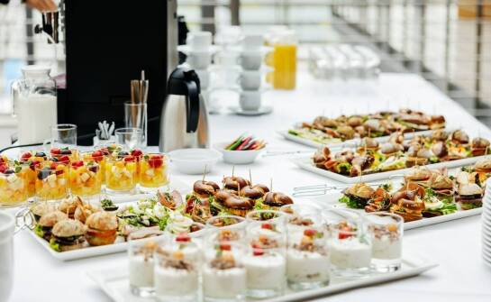 Zalety wynajęcia profesjonalnego drink baru na wesele