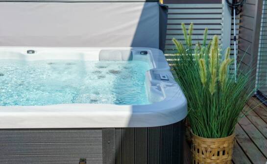 Jak oświetlenie LED może zwiększyć atrakcyjność jacuzzi całorocznego?