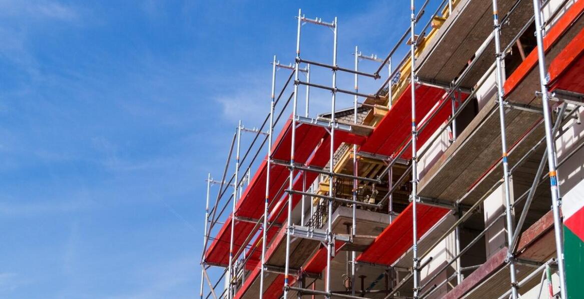 Porównanie rusztowań aluminiowych z innymi materiałami