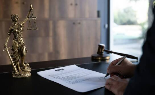 Kiedy warto skorzystać z darmowej pomocy prawnej w sprawach o odszkodowania?