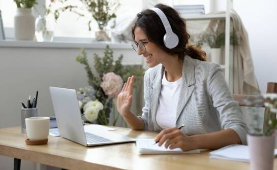 Jak psychiatrzy online monitorują postępy pacjentów w terapii?