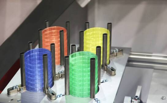 Drzwiczki rewizyjne plastikowe w instalacjach przemysłowych – zastosowania i korzyści