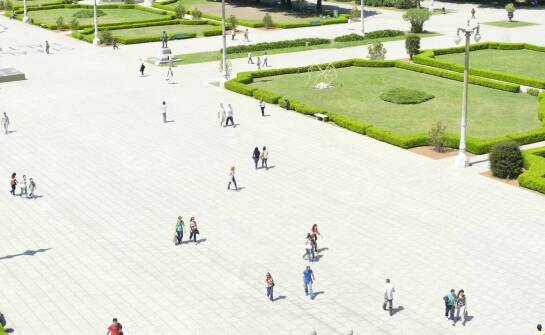 Bezpieczeństwo dzieci podczas zabawy z przyczepką do samochodu