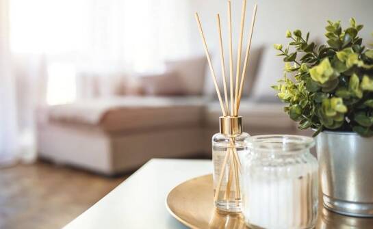 Produkty zapachowe a dekoracja wnętrz – jak je łączyć?