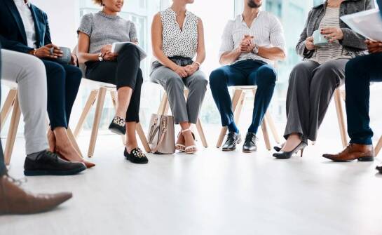 Jak szkolenia interpersonalne wpływają na rozwój umiejętności społecznych?