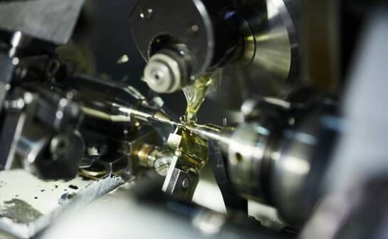Zastosowanie maszyn uniwersalnych w procesie gwintowania CNC