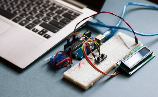 Szkolenie CCNA a zmieniające się potrzeby rynku: Dlaczego warto je zdobyć?