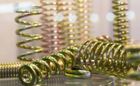 Sprężyna talerzowa sprzęgła – jak wpływa na stabilność pracy układów hydraulicznych?