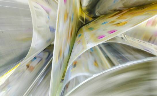 Maszyny do sitodruku a uszlachetnianie opakowań dla branży spożywczej