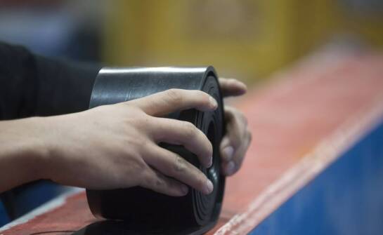 Jak dobrać odpowiednią metodę łączenia dla specyficznych warunków pracy taśmy?