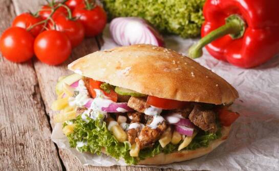 Kebab w naszej ofercie – idealny wybór na szybki posiłek w Poznaniu