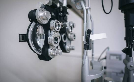Jakie są kluczowe zastosowania autorefraktometru w okulistyce?