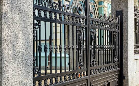 Przewodnik po różnych typach pochwyty do furtki antracyt dostępnych na rynku