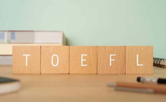 Jakie korzyści płyną z uczestnictwa w intensywnym kursie TOEFL?