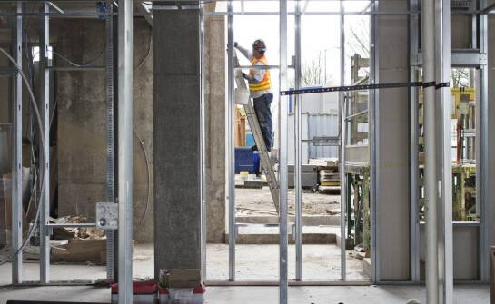Jakie wyzwania stawia montaż rury przepustowej fi 300 betonowej?