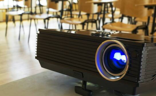 Efektywność projektorów laserowych w nowoczesnych klasach szkolnych
