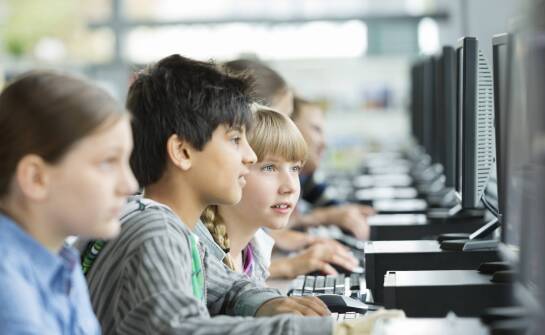 Integracja komputerów w edukacji: Jak planować efektywne wdrożenie?