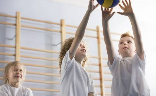 Dlaczego warto wybrać półkolonie sportowe jako formę wakacyjnego wypoczynku?