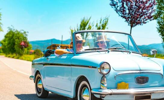 Co warto wiedzieć o wynajmie aut na potrzeby filmowe i reklamowe?