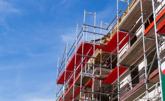 Kraty pomostowe a ich rola w budownictwie przemysłowym