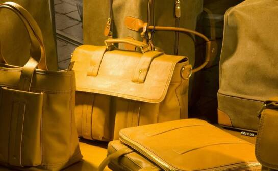 Jakie cechy wyróżniają genuine leather w torebkach skórzanych?