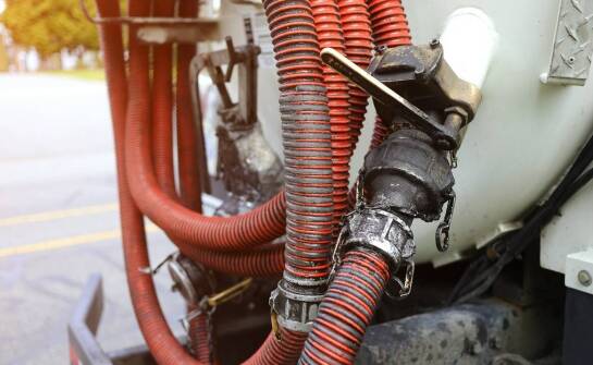 Skuteczne przepychanie rur na terenie Białołęki – co oferuje pogotowie kanalizacyjne?