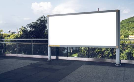 Jak obciążenia z betonu zapewniają bezpieczeństwo reklamy zewnętrznej?