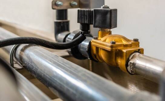 Jakie korzyści przynosi modernizacja systemów hydraulicznych z zaworem odcinającym?