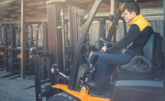 Czy opłaca się robić kurs na wózki widłowe?