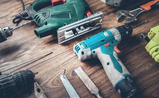 Wpływ sezonowości na wynajem sprzętu budowlanego