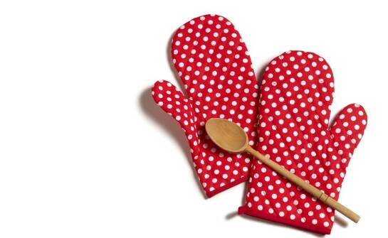 Rękawice grillowe – jakie materiały gwarantują trwałość i bezpieczeństwo?