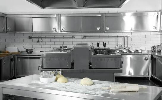 Rola ergonomii w wyborze wyposażenia dla gastronomii