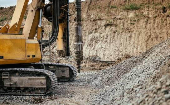 Jakie są różnice w kosztach pomp głębinowych przy różnych warunkach geologicznych?