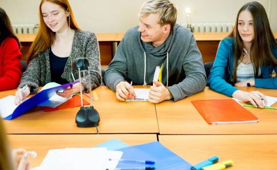 Kursy francuskiego za granicą – jakie destynacje są najpopularniejsze?