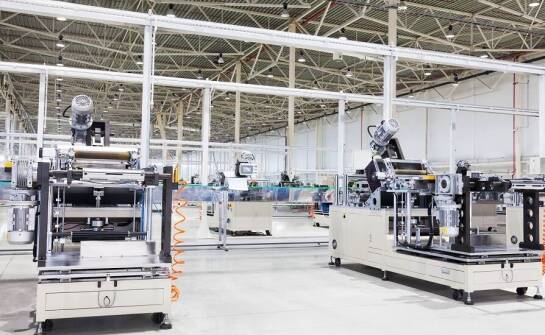 Jakie korzyści przynoszą automaty sztancujące w procesie produkcji
