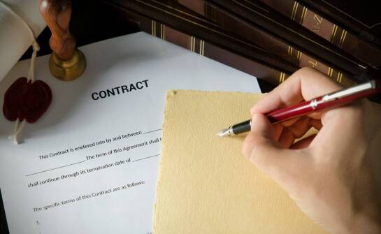 Dlaczego umowa główna jest istotna dla osób podejmujących pracę po raz pierwszy?