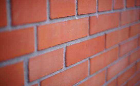 Cegła Roben – jakie są jej najważniejsze właściwości i zastosowania?